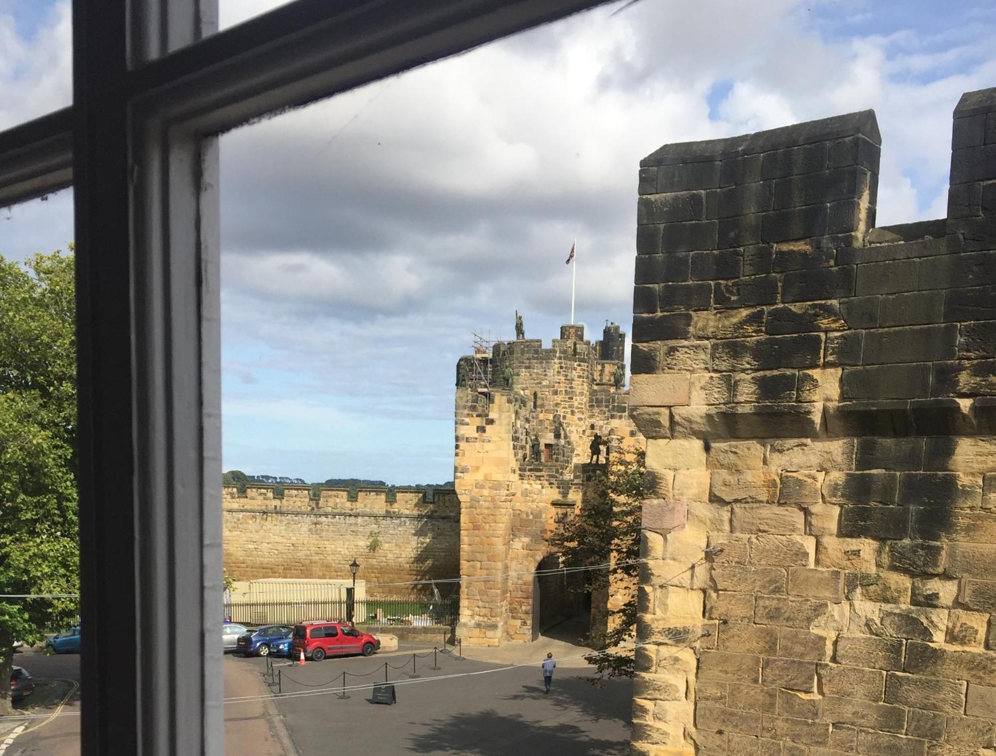 Castle Retreat - Luxury Apartment Opposite Alnwick Castle Exterior photo